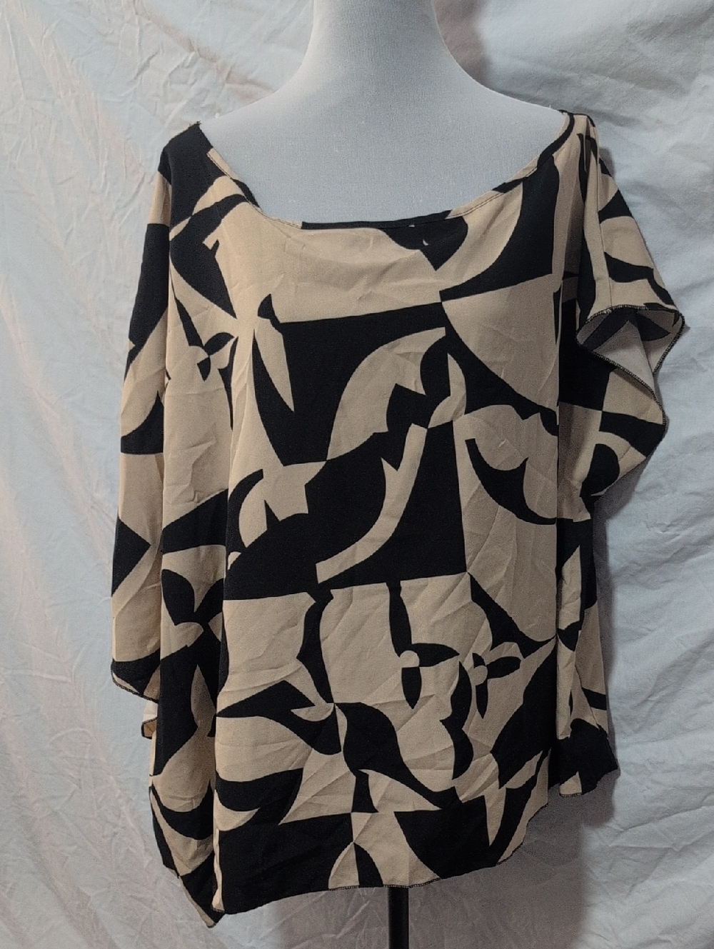 Women's Black & Beige Abstract Print Top